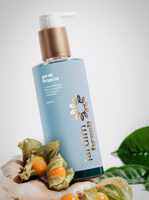 Gel de limpeza dermocosmético Jardim Brasil, embalagem lateral, suave e eficaz para cuidados da pele.